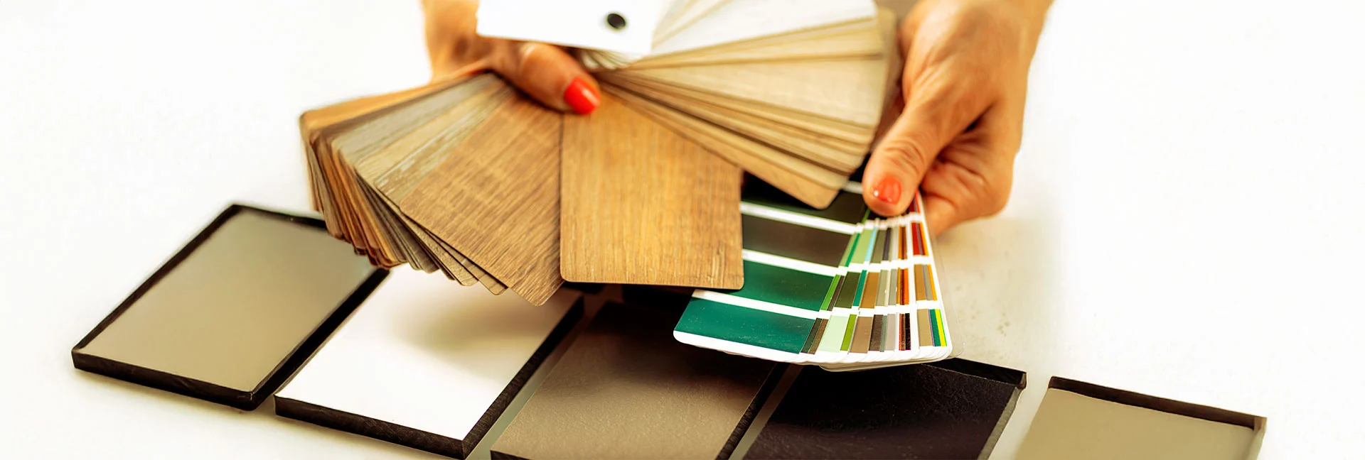 Combinações de revestimentos, tintas e madeiras para qualquer estilo